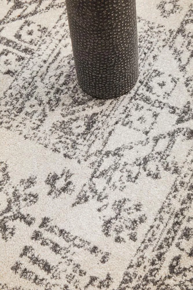 Apadana  Jasper  Silver Round Rug