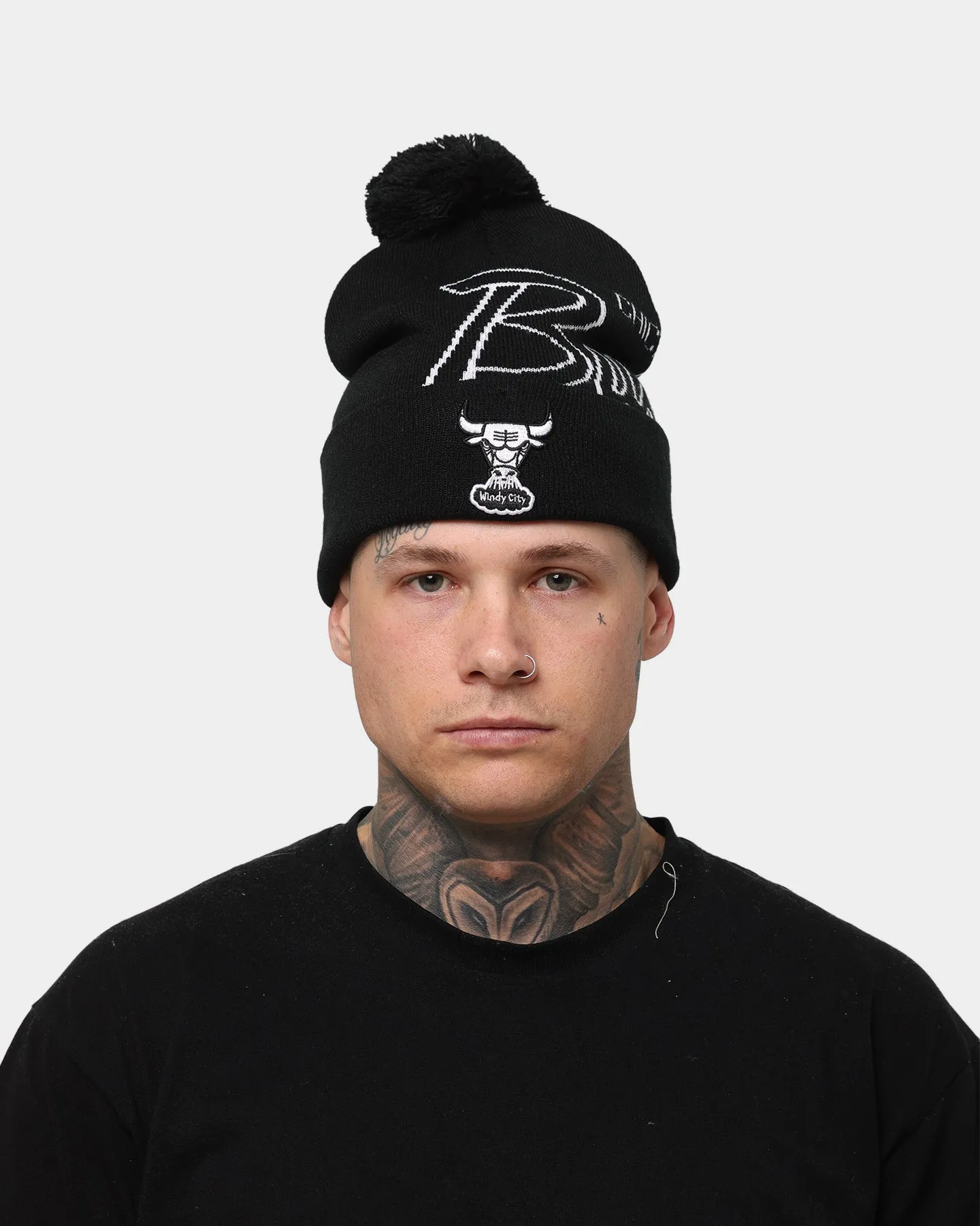 Mitchell & Ness Chicago Bulls B&W Script Burst Pom Beanie Black
